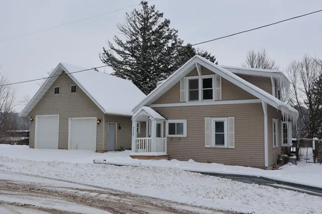 $184,900 | S220 Glade Avenue, Spring Valley, WI 54767