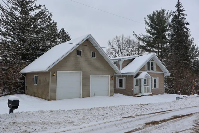 $184,900 | S220 Glade Avenue, Spring Valley, WI 54767