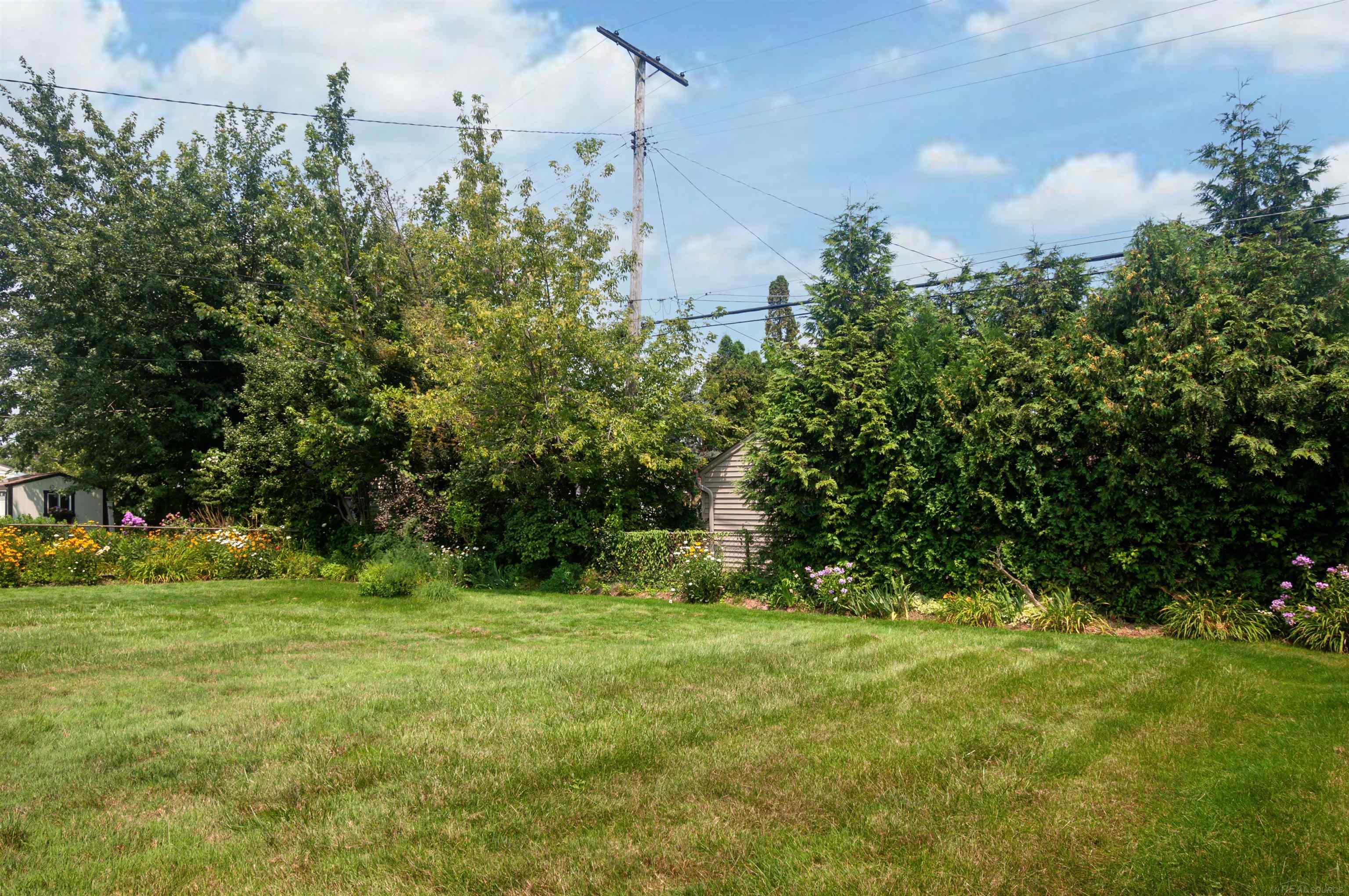 1636 Hawthorne Road Grosse Pointe, MI 48236 - Photo 36 of 41 50149731-414d7c6f-084a-470c-8ff2-2dca1ad82024.JPG
