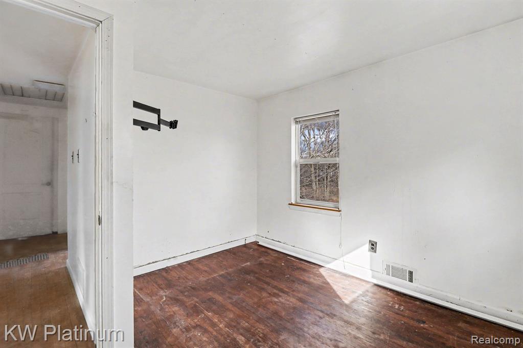 5160 Laur Road North Branch, MI 48461 - Photo 16 of 27 Gallery Image 16