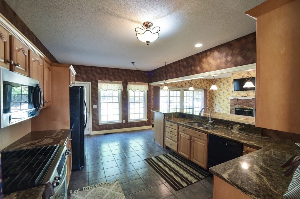 2 Hunters Ridge Circle Southwick, MA 01077 - Photo 8 of 20 Gallery Image 8