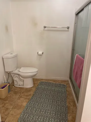 a bathroom with a toilet and a shower
