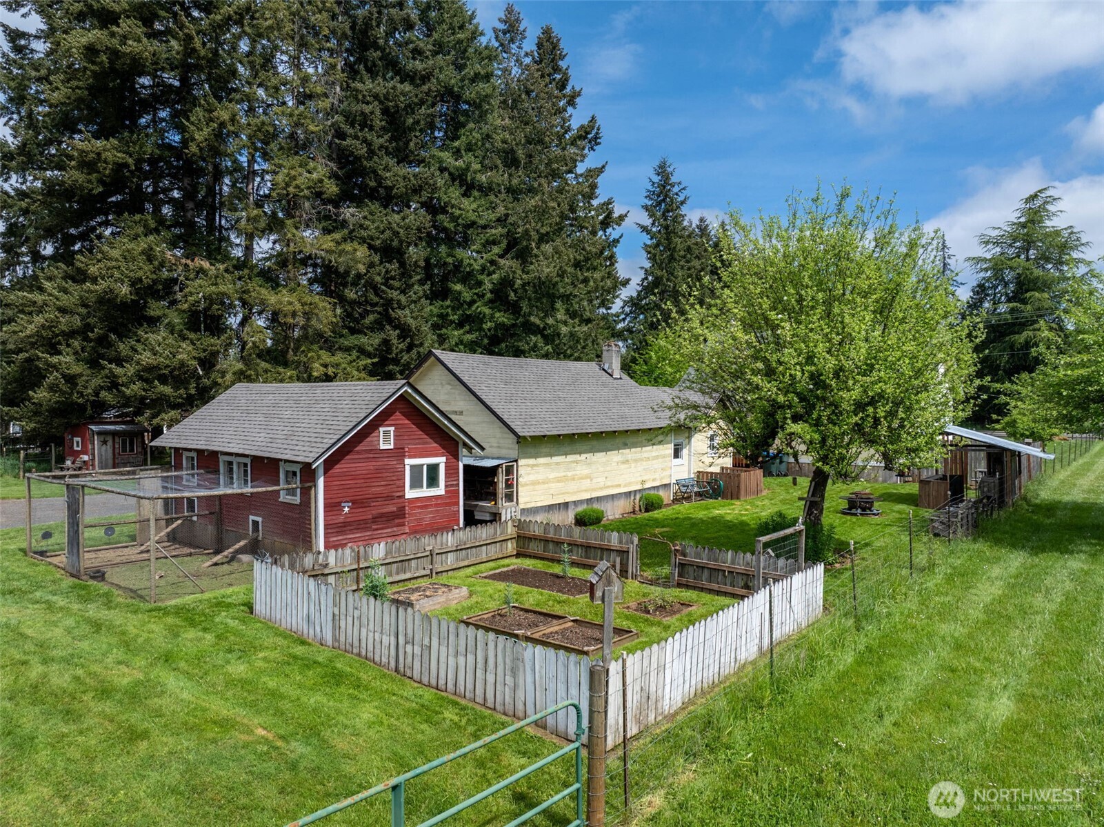 4070 Jackson Highway Chehalis, WA 98532 - Photo 7 of 40 a front view of house with yard and green space