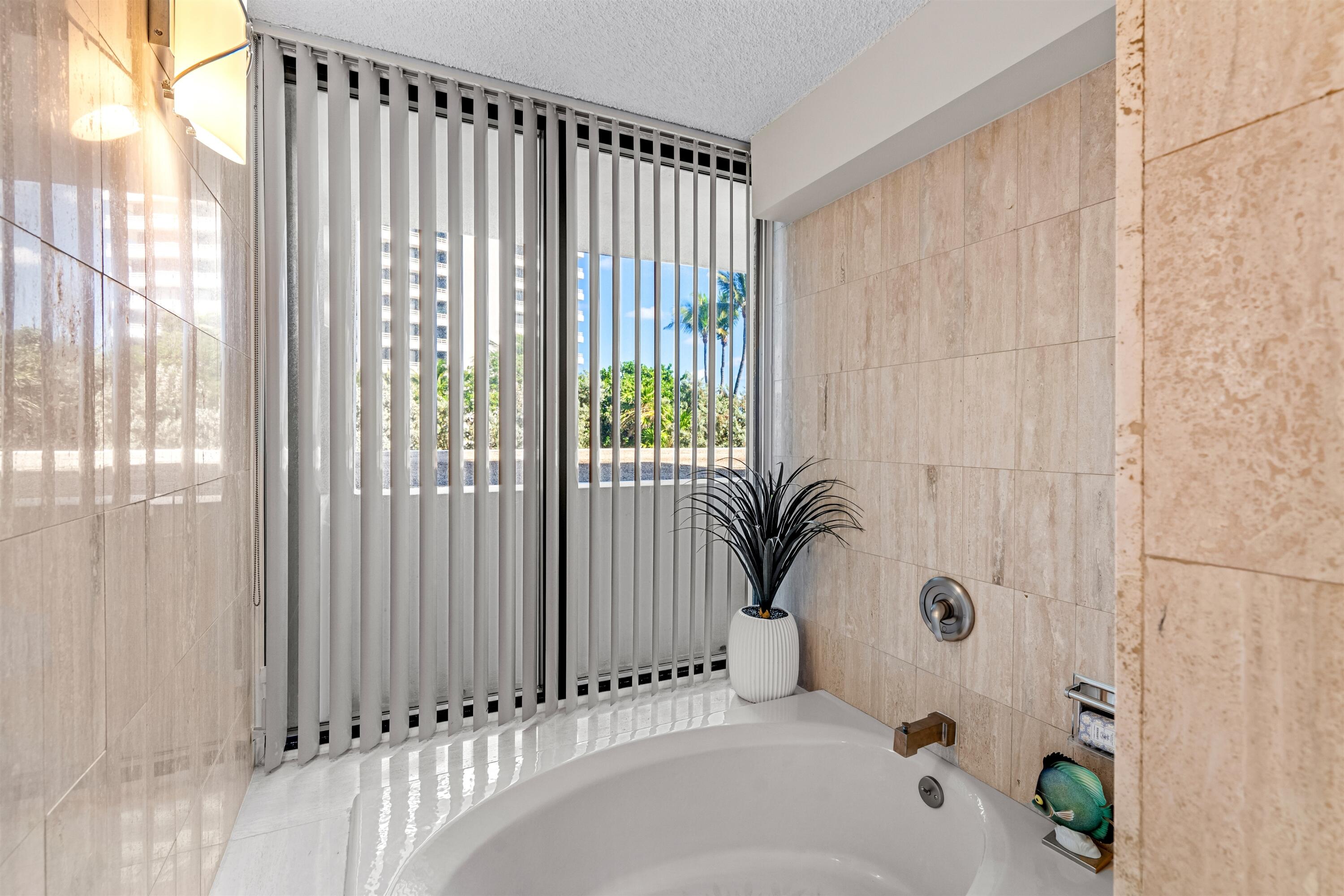 1800 South Ocean Boulevard, Unit 2A Boca Raton, FL 33432 - Photo 18 of 40 PRIMARY BATH