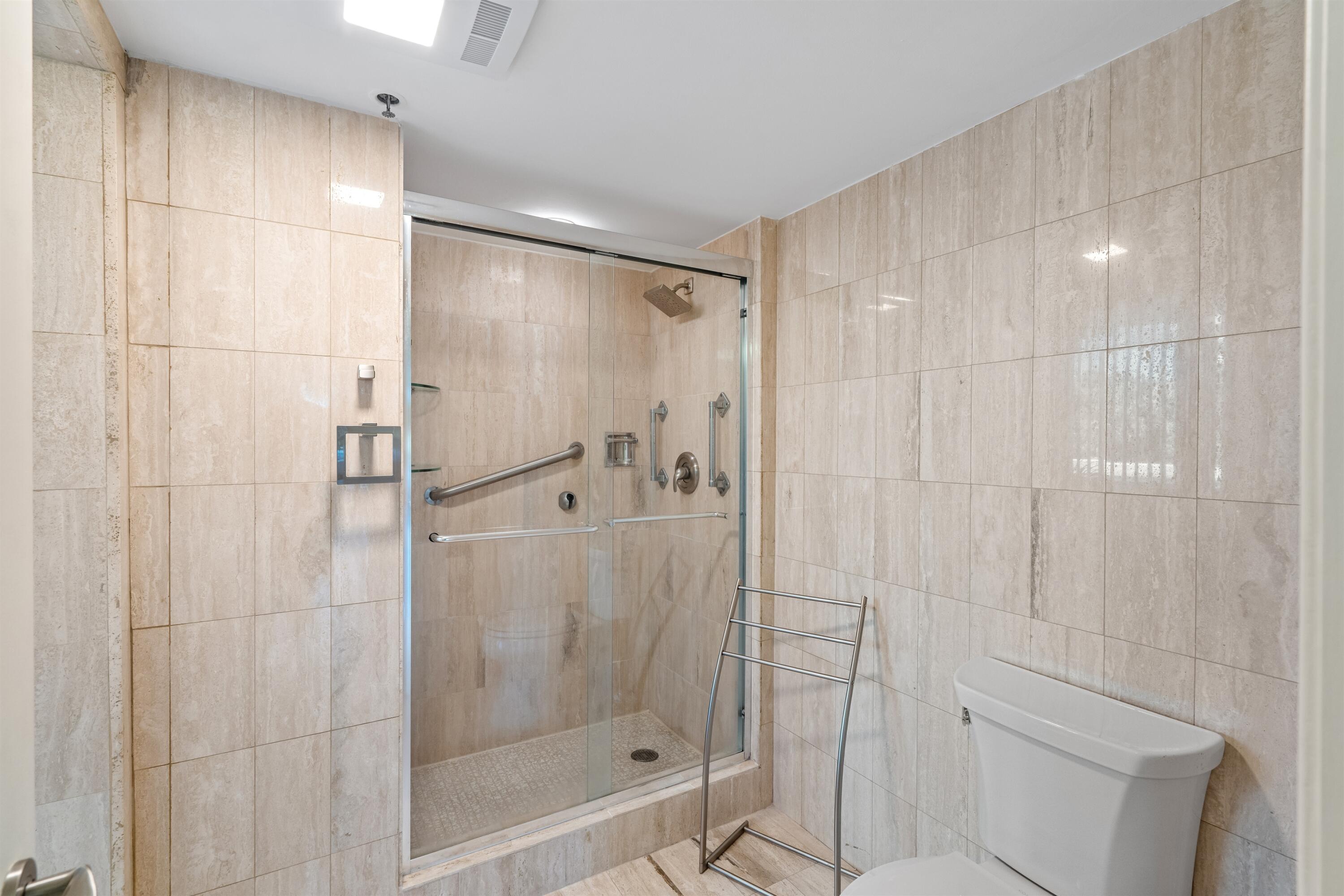 1800 South Ocean Boulevard, Unit 2A Boca Raton, FL 33432 - Photo 19 of 40 PRIMARY BATH