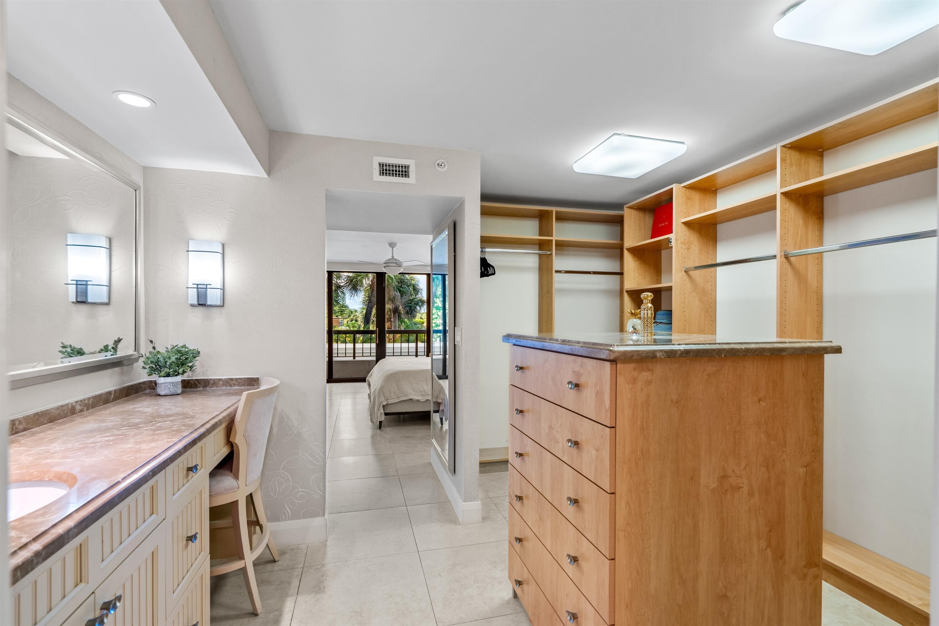 1800 South Ocean Boulevard, Unit 2A Boca Raton, FL 33432 - Photo 21 of 40 PRIMARY DRESSING AREA