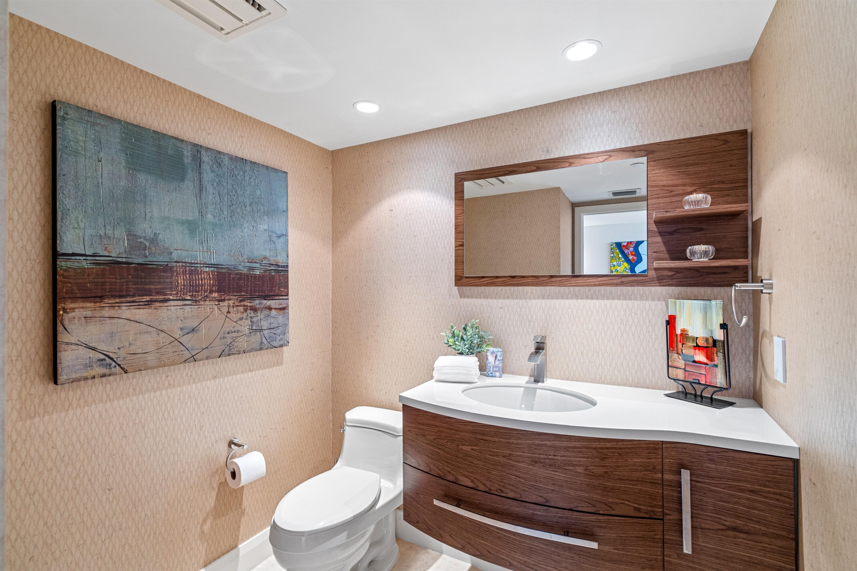 1800 South Ocean Boulevard, Unit 2A Boca Raton, FL 33432 - Photo 27 of 40 POWDER ROOM