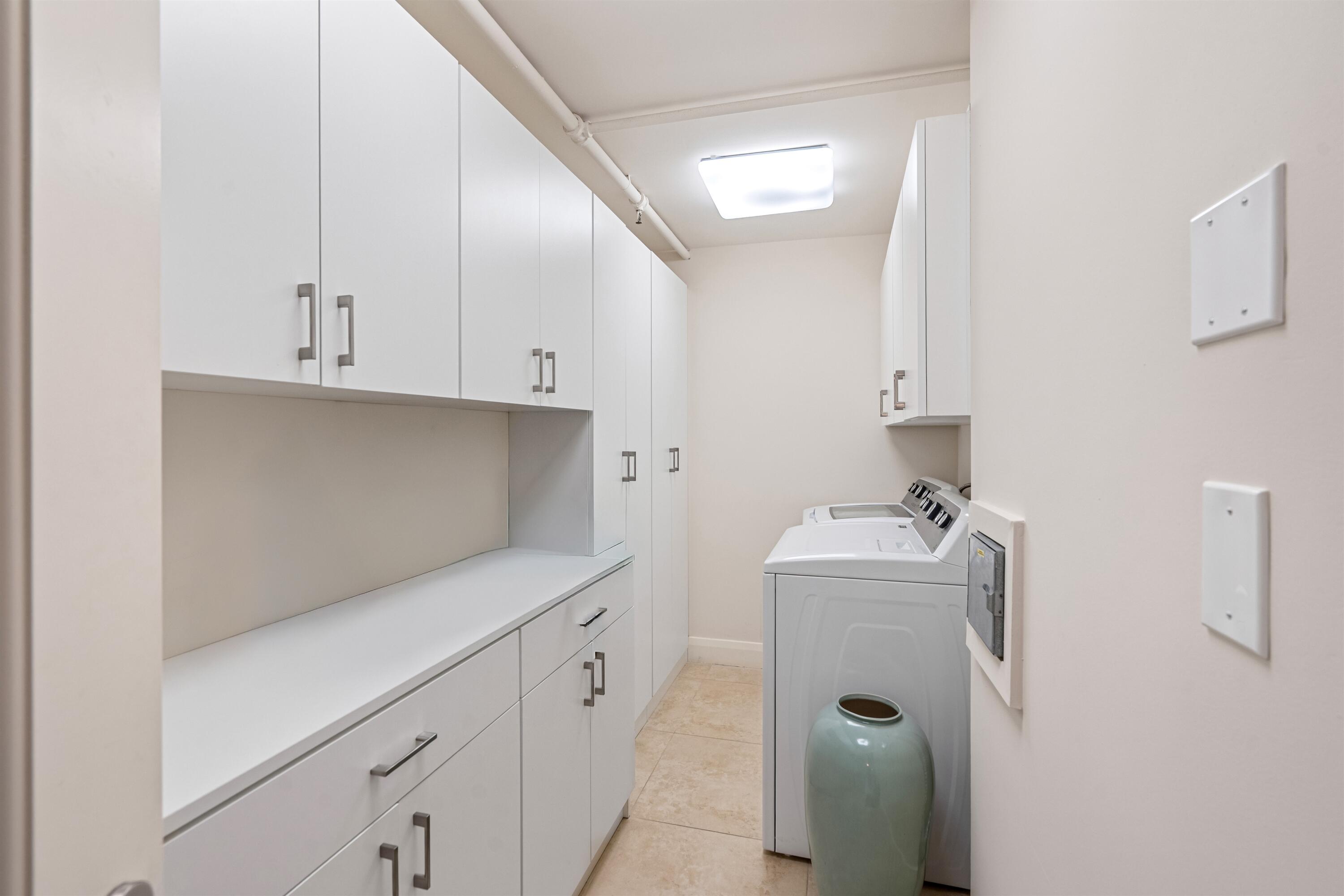 1800 South Ocean Boulevard, Unit 2A Boca Raton, FL 33432 - Photo 28 of 40 LAUNDRY