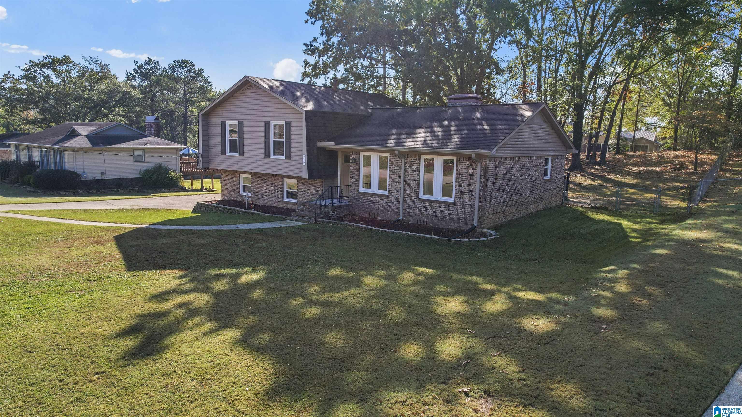 712 Wilderness Road Pelham, AL 35124 - Photo 4 of 32