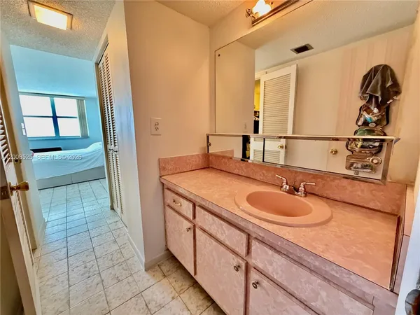 $1,950 | 1410 South Ocean Drive, Unit 607, Hollywood, FL 33019