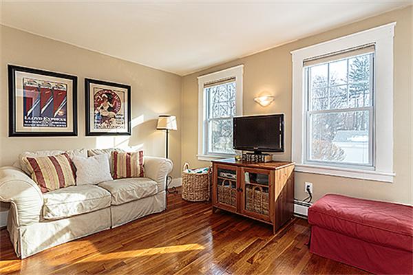 15 Beacon Street, Unit 15 Woburn, MA 01801 - Photo 3 of 19