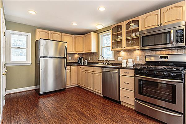 15 Beacon Street, Unit 15 Woburn, MA 01801 - Photo 4 of 19