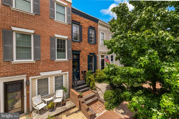 $989,750 | 331 11th Street Southeast, Washington, DC 20003