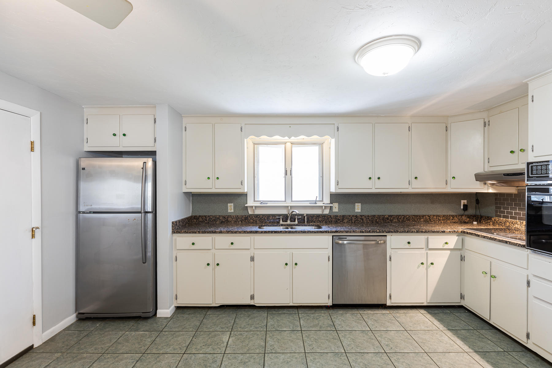 324 Cotuit Road Sandwich, MA 02563 - Photo 8 of 33 324CotuitRdSandwich-2337