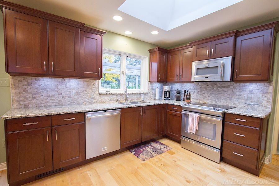33705 Quaker Valley Road Farmington Hills, MI 48331 - Photo 5 of 26