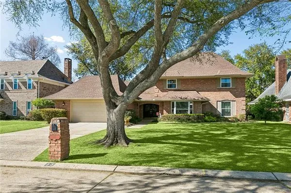 $684,900 | 33 Chateau Rue Du Jardin Street, Kenner, LA 70065
