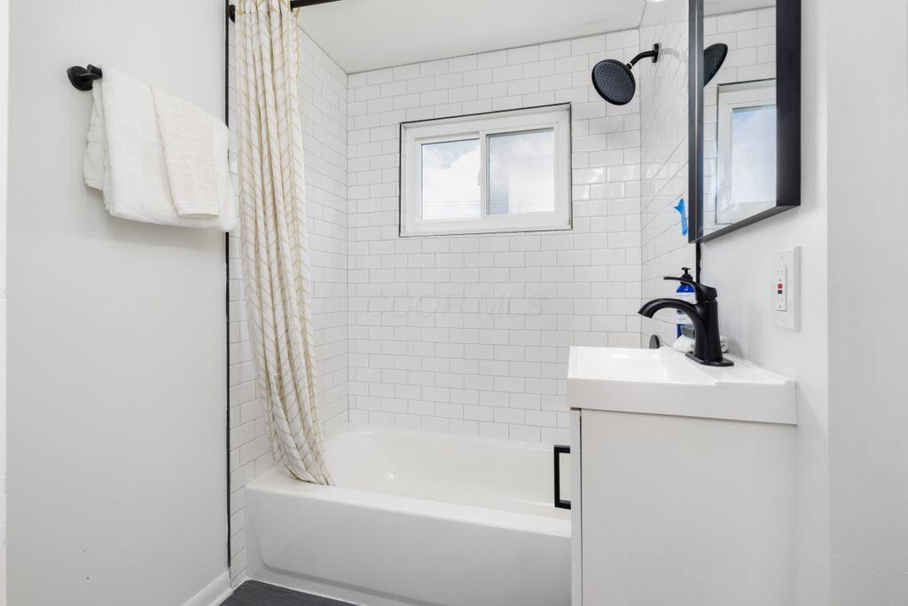 1363 Coburg Road Columbus, OH 43227 - Photo 22 of 37 Full Bathroom 2