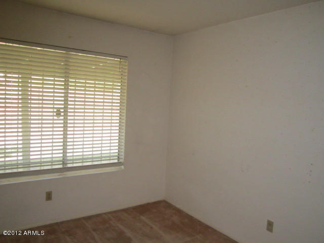 1746 East Darrel Road Phoenix, AZ 85042 - Photo 4 of 15 Gallery Image 4