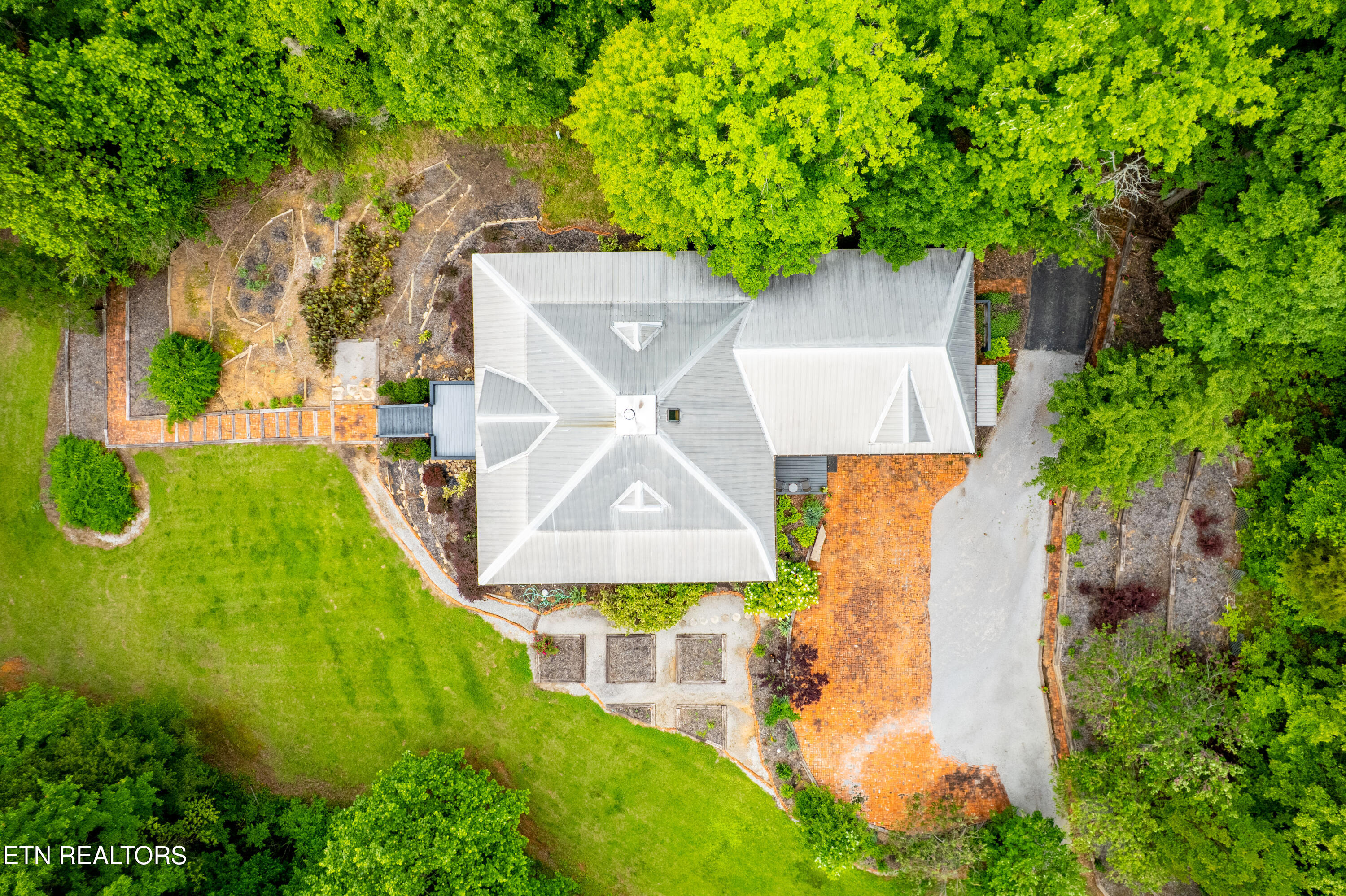1139 Reagan Valley Road Tellico Plains, TN 37385 - Photo 9 of 57 1139ReaganValleyRdTP-107