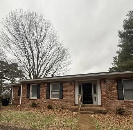 $1,300 | 2206 Country Club Lane, Unit B, Columbia, TN 38401