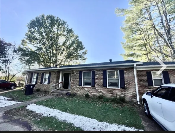 $1,300 | 2206 Country Club Lane, Unit B, Columbia, TN 38401