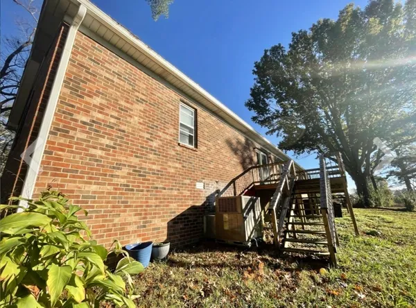 $1,300 | 2206 Country Club Lane, Unit B, Columbia, TN 38401