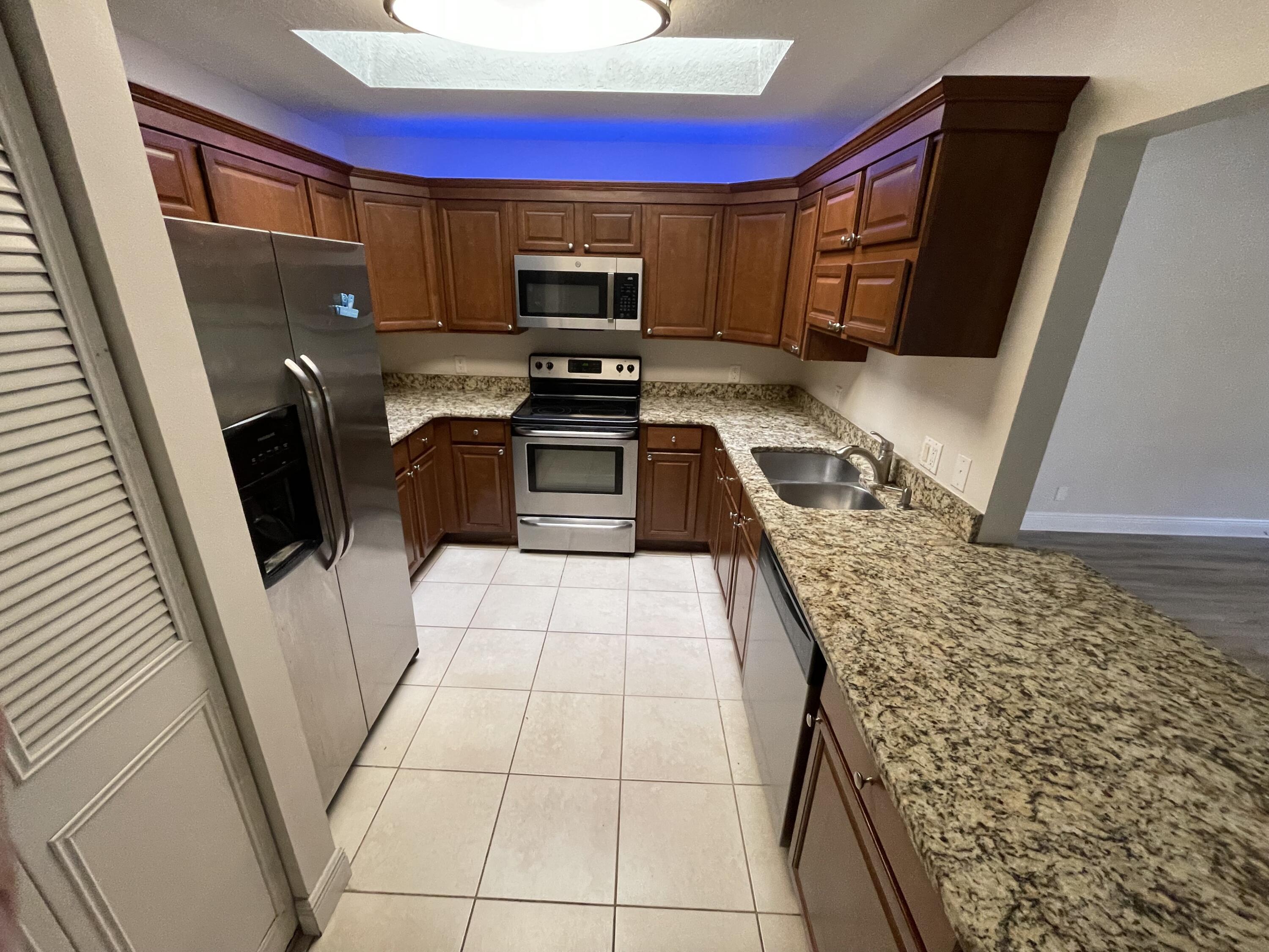 9073 Southeast Hobe Ridge Avenue Hobe Sound, FL 33455 - Photo 8 of 10 9073 Hobe Ridge Galley Kitchen