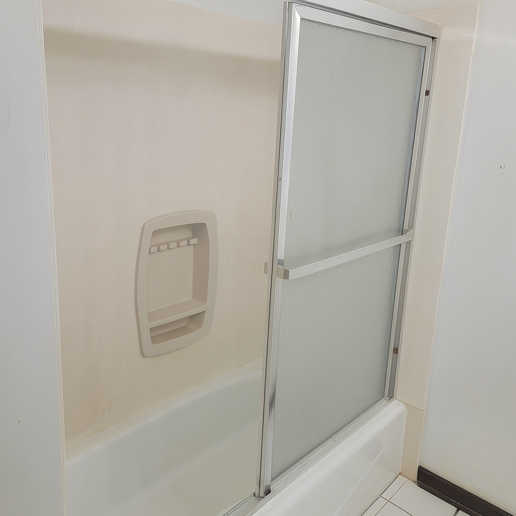 46 North Central Avenue Chicago, IL 60644 - Photo 17 of 24 a bathroom with a bathtub