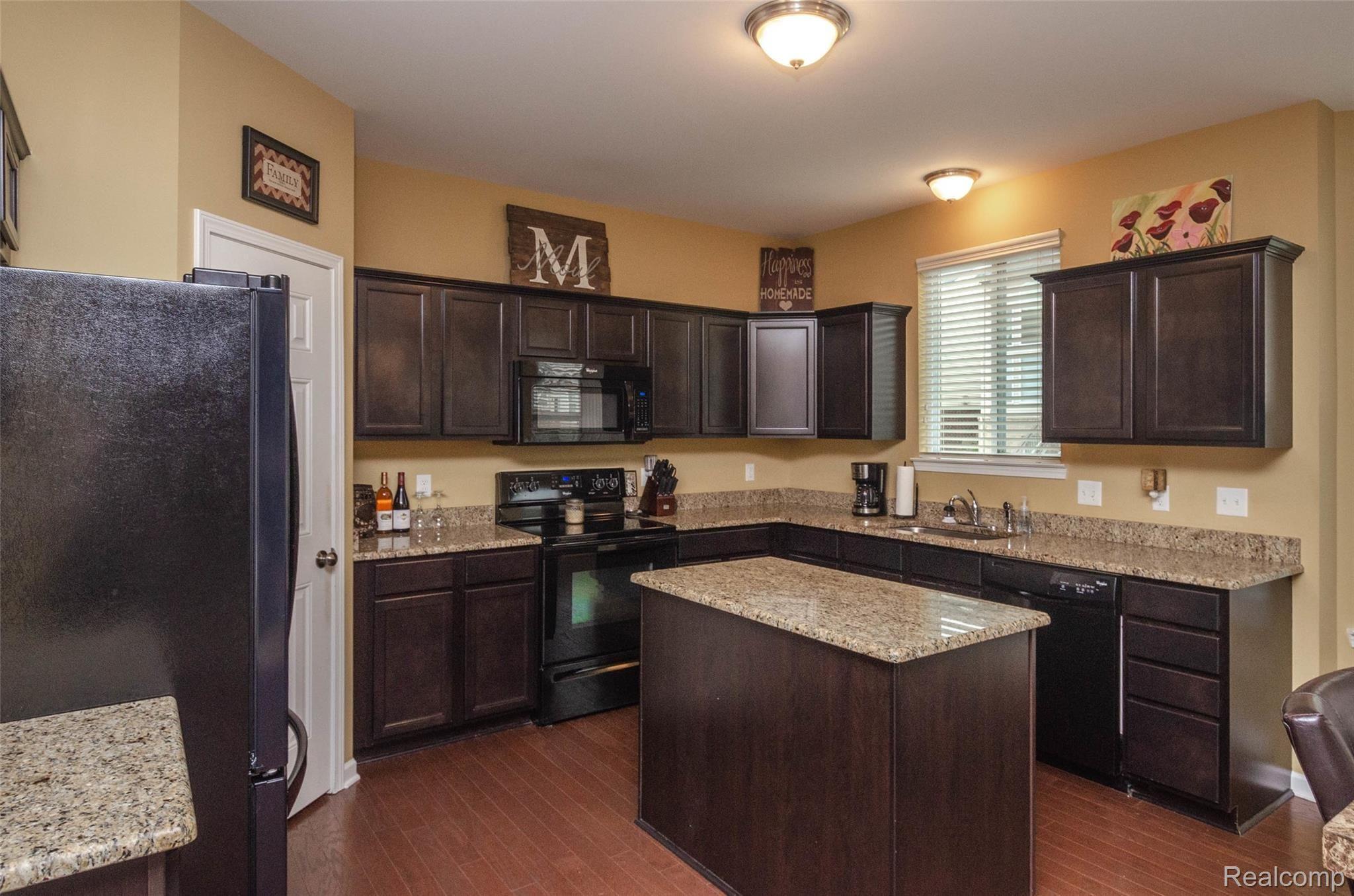 27554 Cromwell Road Novi, MI 48374 - Photo 5 of 36 00__8.jpg