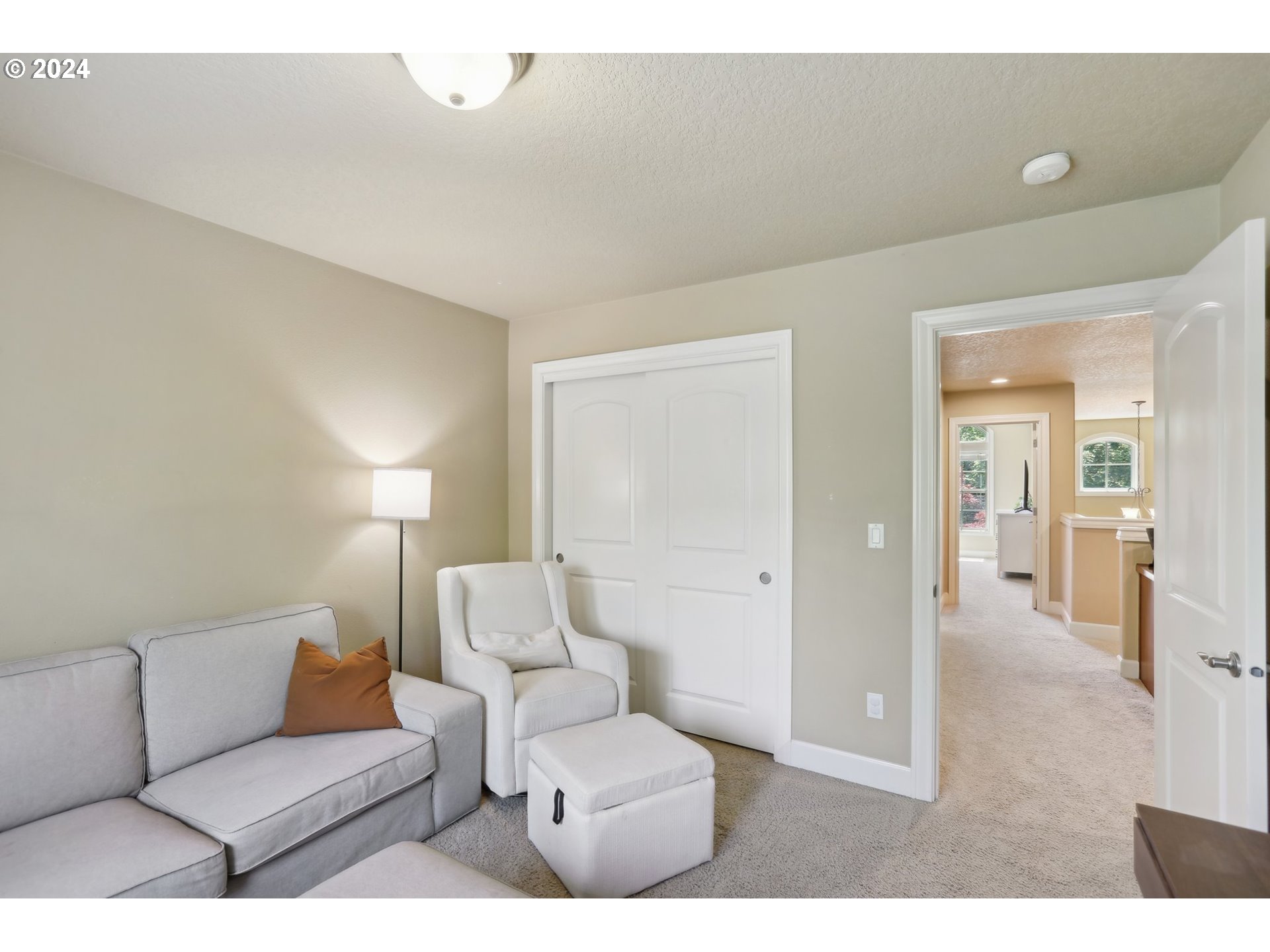 7885 Southwest Daybreak Street Wilsonville, OR 97070 - Photo 33 of 48 a living room with furniture and a lamp