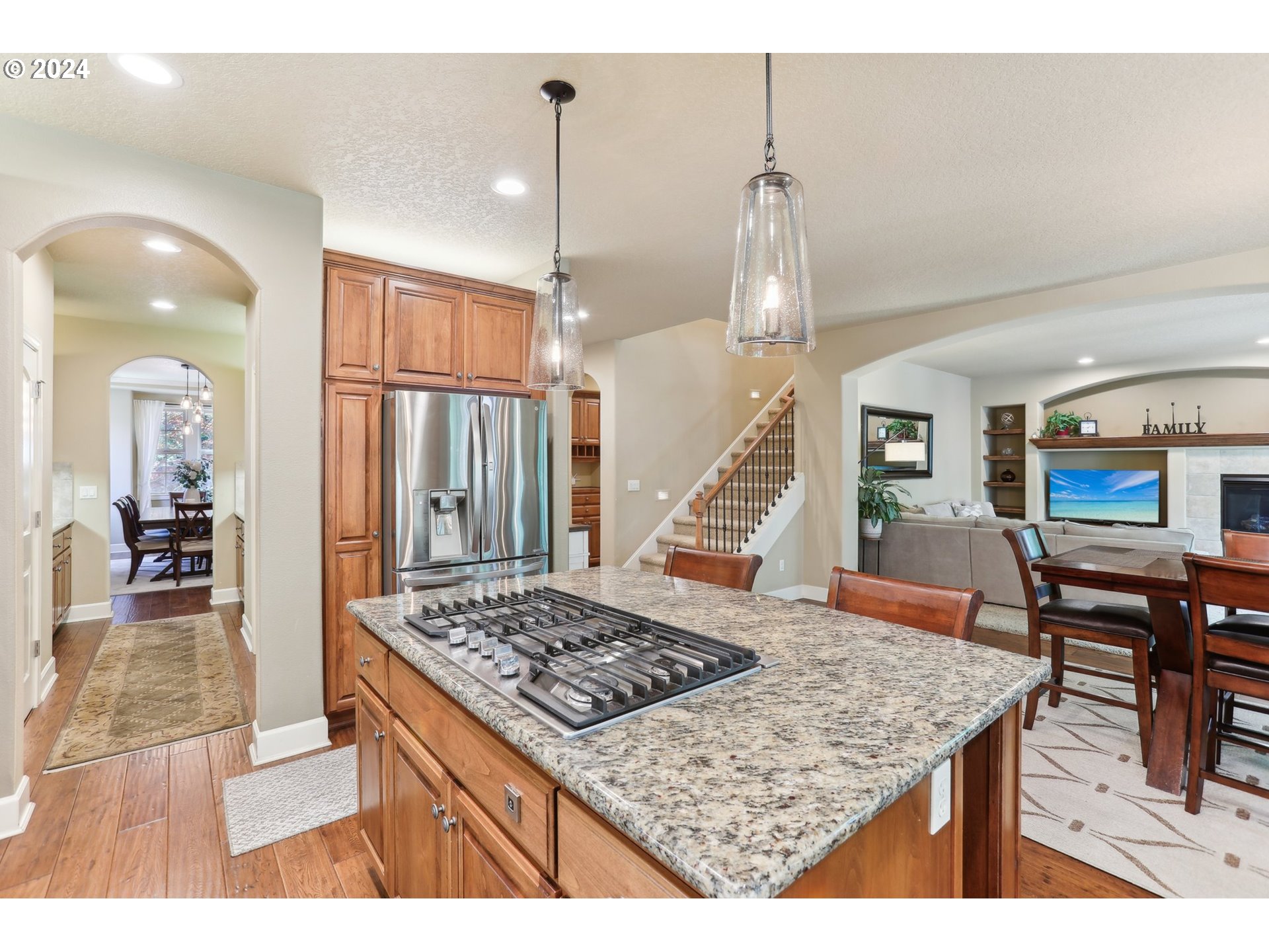 7885 Southwest Daybreak Street Wilsonville, OR 97070 - Photo 10 of 48 a kitchen with a table and chairs