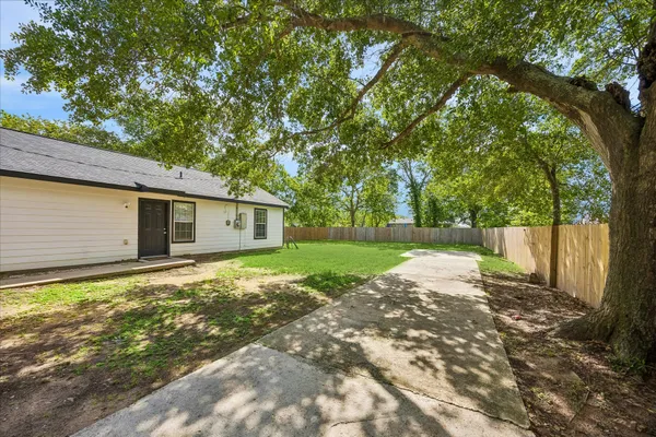 $215,000 | 539 Anderson Street, Sealy, TX 77474
