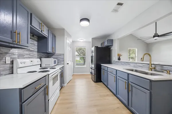 $215,000 | 539 Anderson Street, Sealy, TX 77474