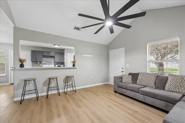 $215,000 | 539 Anderson Street, Sealy, TX 77474