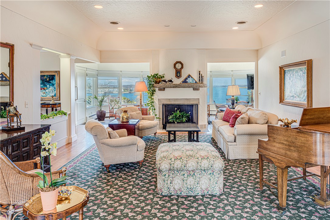 775 Boston Neck Road Narragansett, RI 02882 - Photo 19 of 47 Living Room
