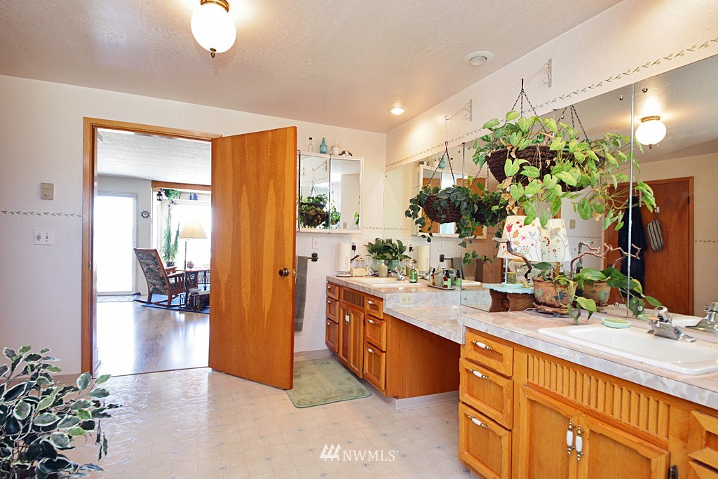 2867 North Bluff Road Greenbank, WA 98253 - Photo 11 of 25 Gallery Image 11