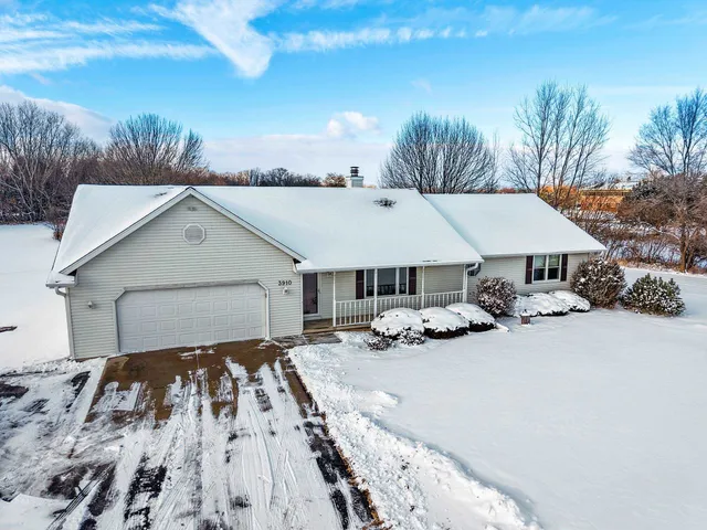 $499,900 | 3910 Monroe Road, De Pere, WI 54115