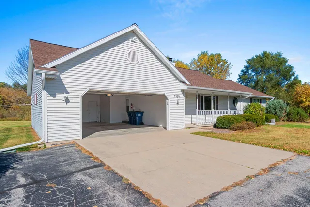 $499,900 | 3910 Monroe Road, De Pere, WI 54115