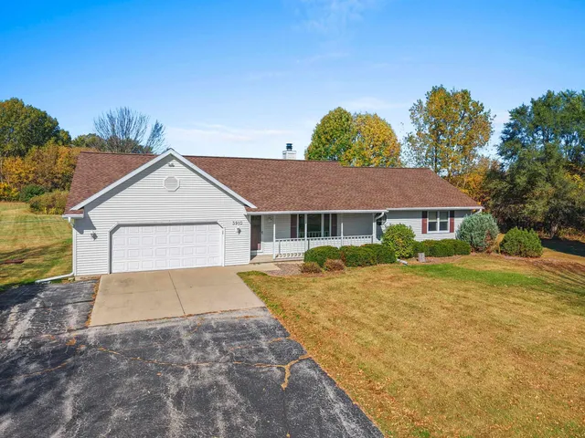 $499,900 | 3910 Monroe Road, De Pere, WI 54115