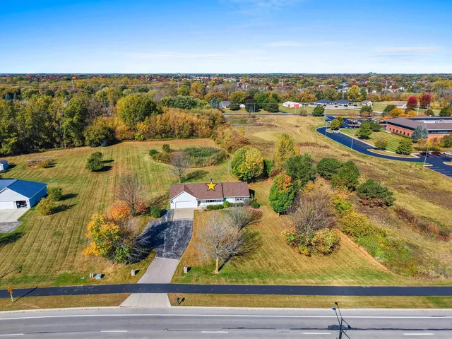 $499,900 | 3910 Monroe Road, De Pere, WI 54115
