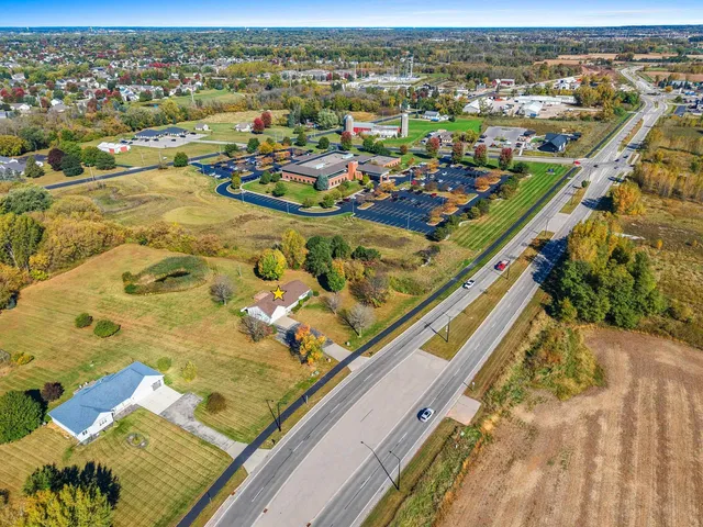 $499,900 | 3910 Monroe Road, De Pere, WI 54115