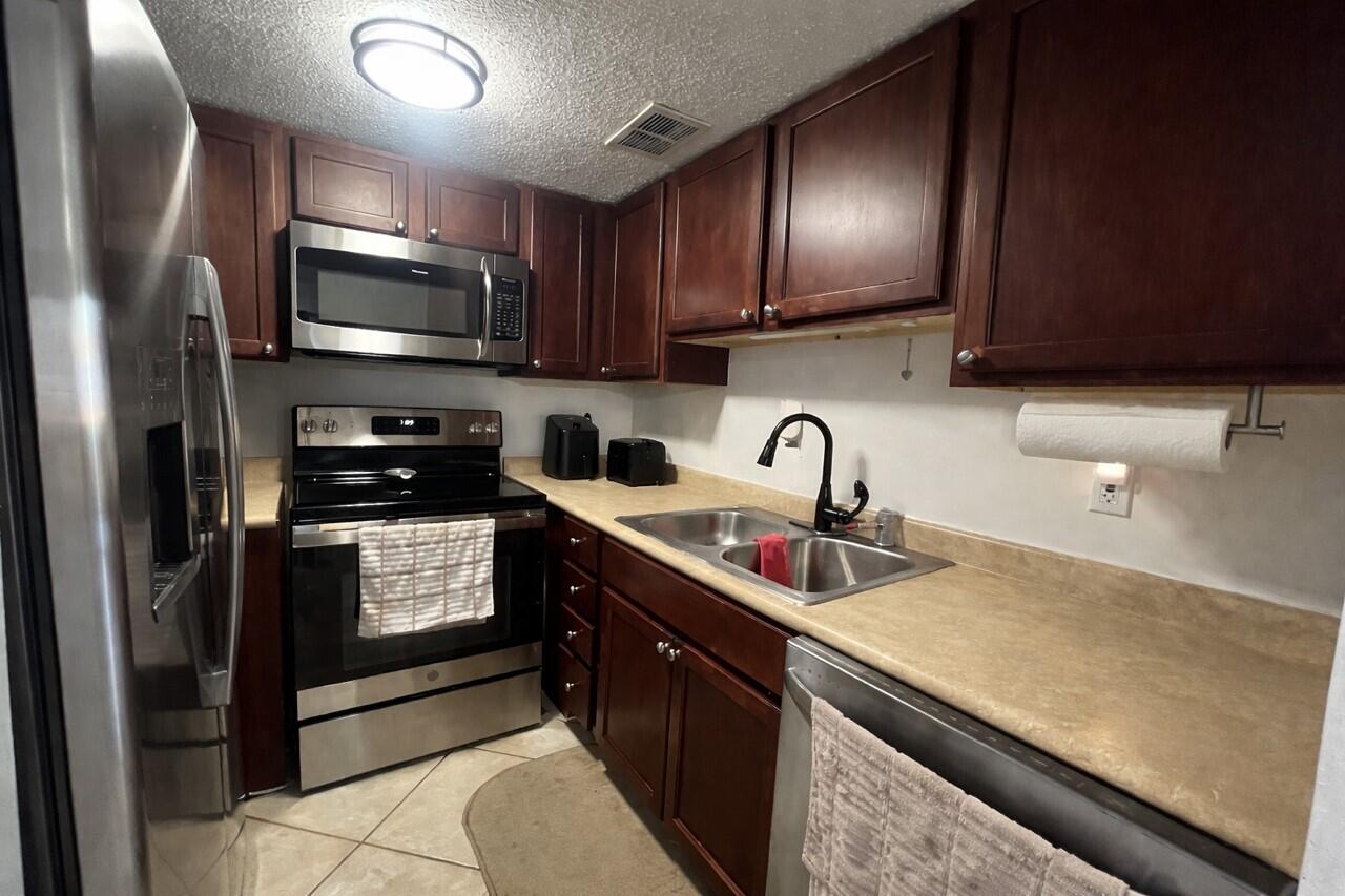 101 Old Ferry Road, Unit 37B Shalimar, FL 32579 - Photo 13 of 29 37B Kitchen