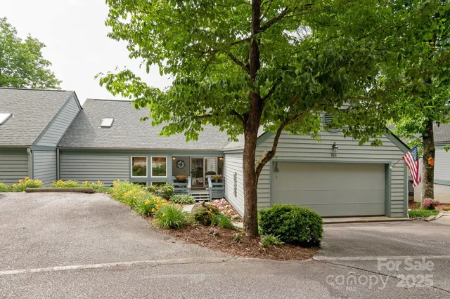 $698,333 | 104 Sunny View Lane, Flat Rock, NC 28731