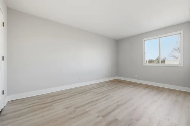 $2,100 | 382 Oak Trails Road, Unit 301, Des Plaines, IL 60016