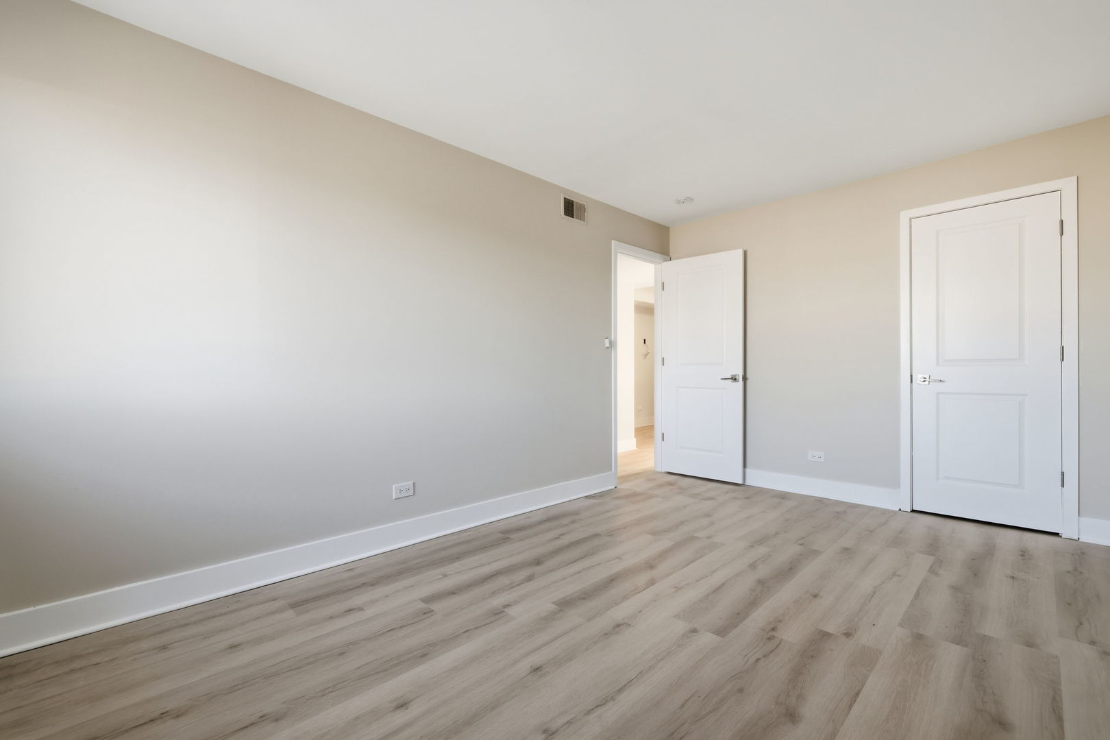 382 Oak Trails Road, Unit 301 Des Plaines, IL 60016 - Photo 12 of 20