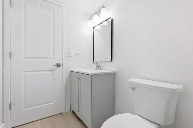 $2,100 | 382 Oak Trails Road, Unit 301, Des Plaines, IL 60016