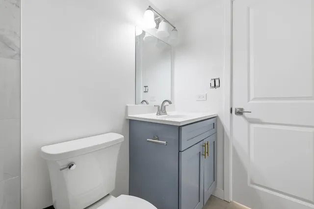 $2,100 | 382 Oak Trails Road, Unit 301, Des Plaines, IL 60016