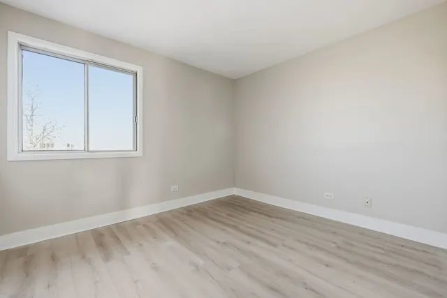 $2,100 | 382 Oak Trails Road, Unit 301, Des Plaines, IL 60016