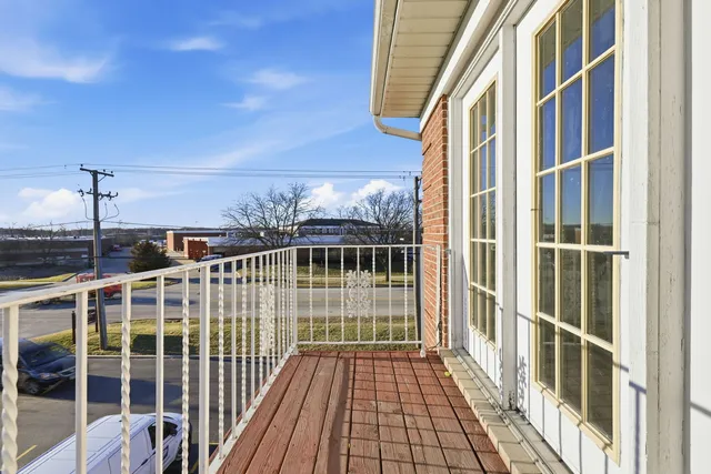 $2,100 | 382 Oak Trails Road, Unit 301, Des Plaines, IL 60016