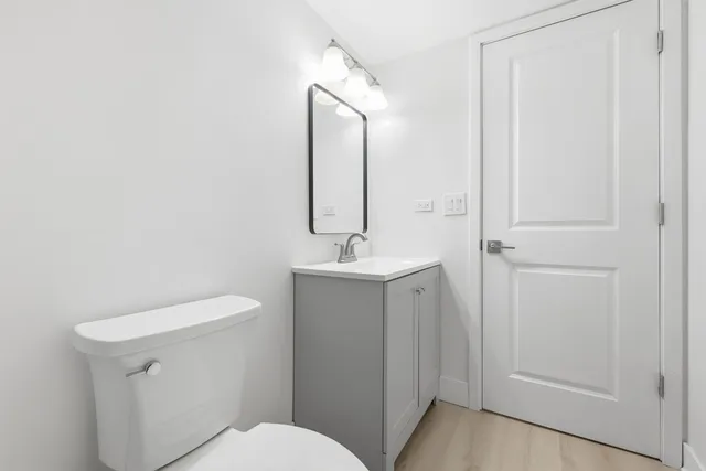 $2,100 | 382 Oak Trails Road, Unit 301, Des Plaines, IL 60016